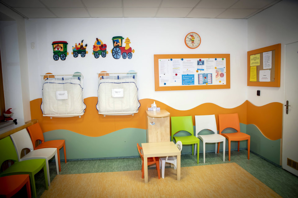 Pediatrie Černá Pole, interiér čekárny